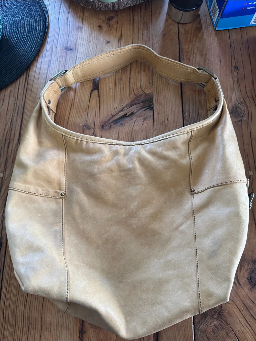 Leather Hobo Shoulder Bag in Tan Banana Republic